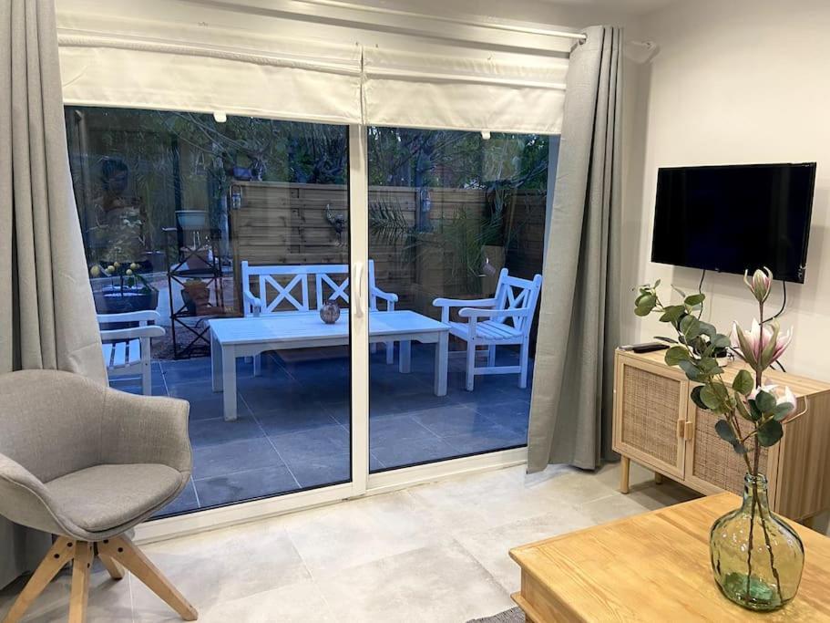 Maison Jardin Et Parking Gratuit - 10 Min De L'Aeroport - Metro 14 - Arrivee Autonome Orly Zewnętrze zdjęcie