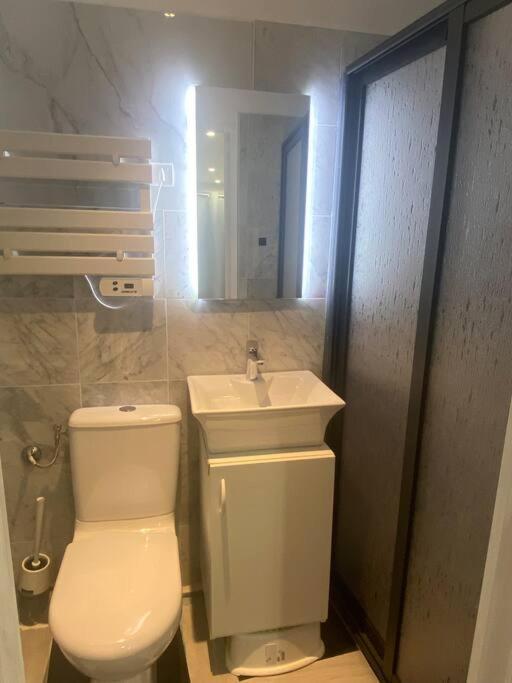 Maison Jardin Et Parking Gratuit - 10 Min De L'Aeroport - Metro 14 - Arrivee Autonome Orly Zewnętrze zdjęcie